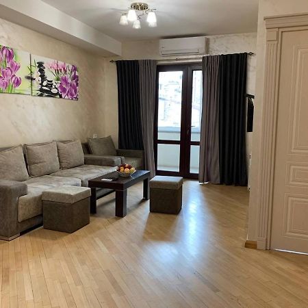 יירבאן Comfortable Apartment In Center מראה חיצוני תמונה