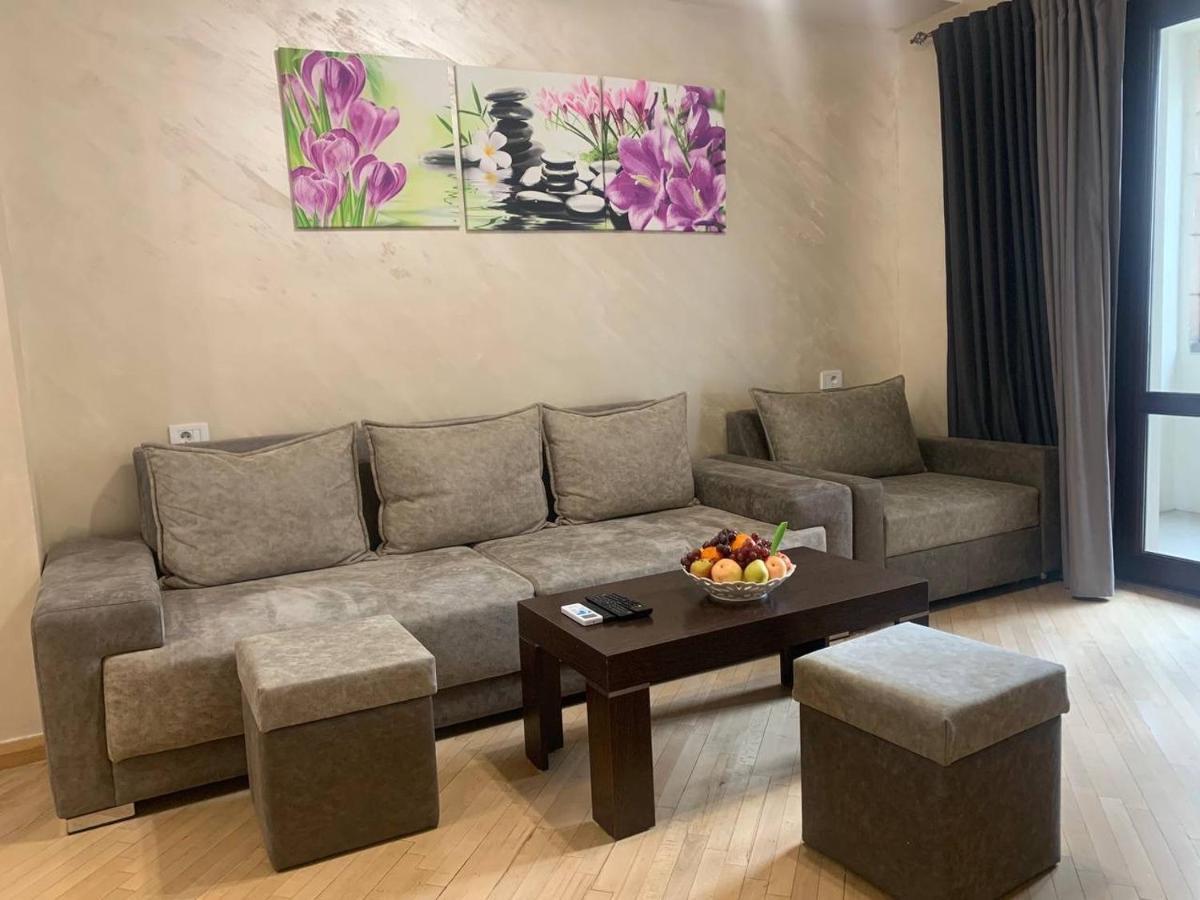יירבאן Comfortable Apartment In Center מראה חיצוני תמונה