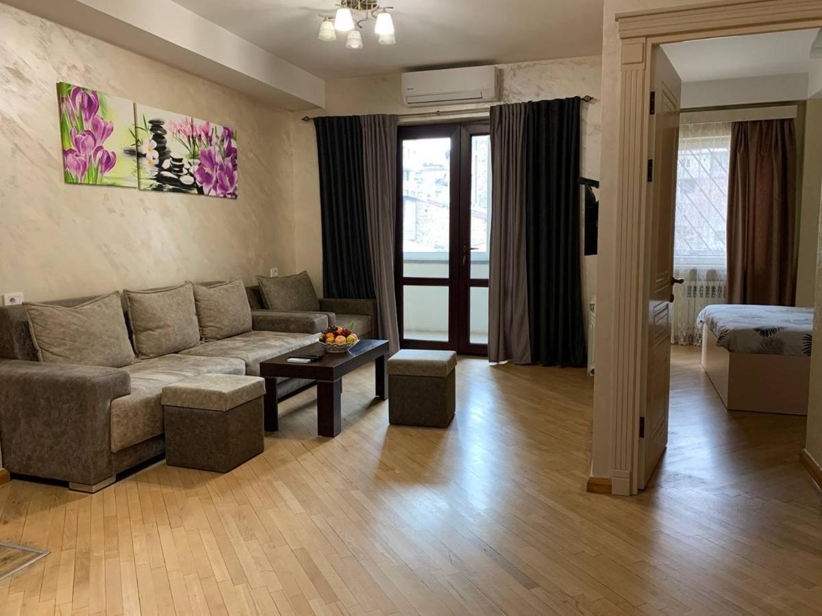 יירבאן Comfortable Apartment In Center מראה חיצוני תמונה