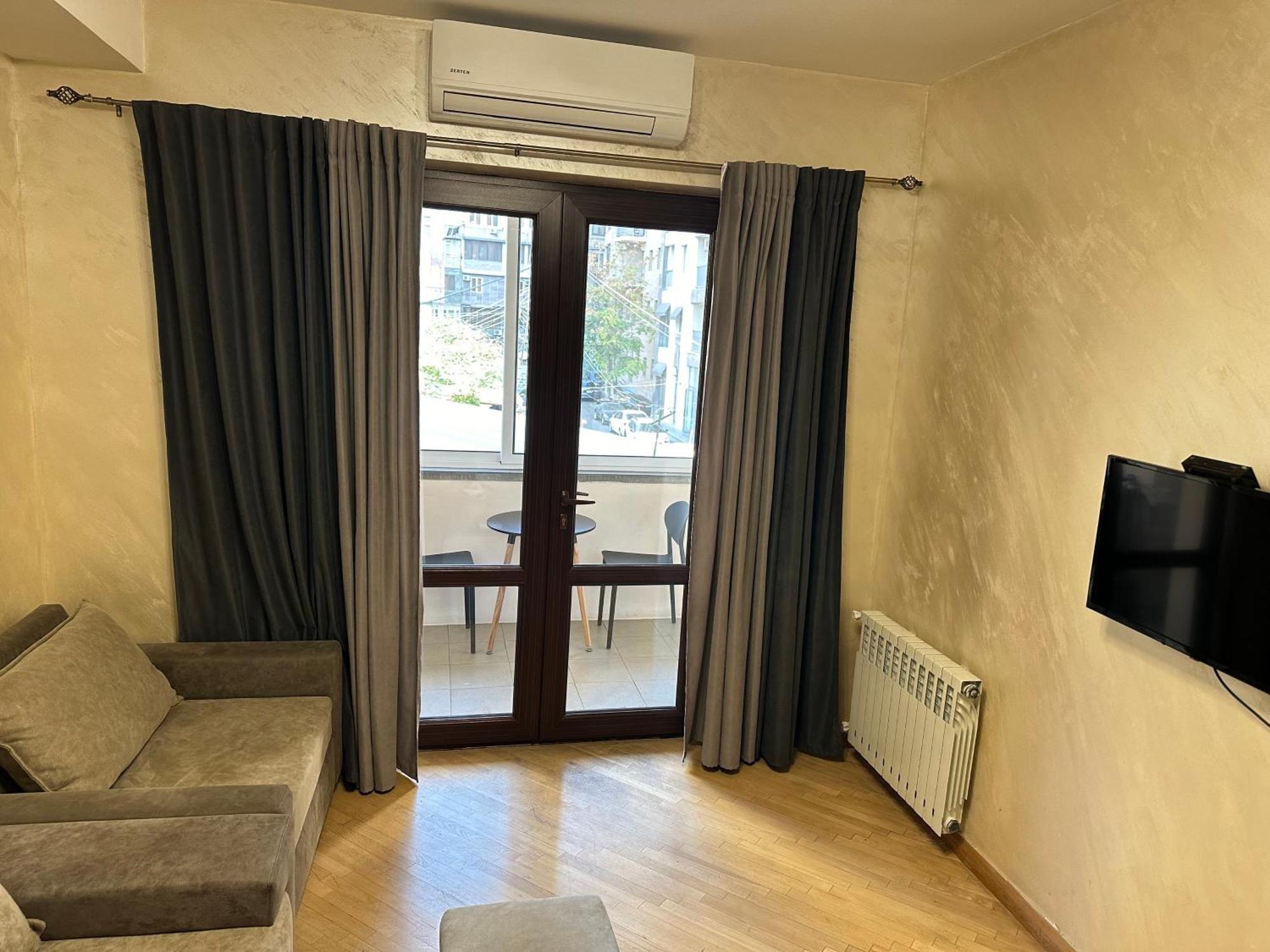 יירבאן Comfortable Apartment In Center מראה חיצוני תמונה