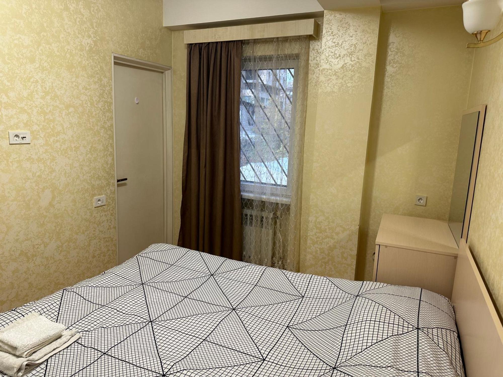 יירבאן Comfortable Apartment In Center מראה חיצוני תמונה