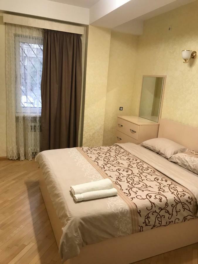 יירבאן Comfortable Apartment In Center מראה חיצוני תמונה