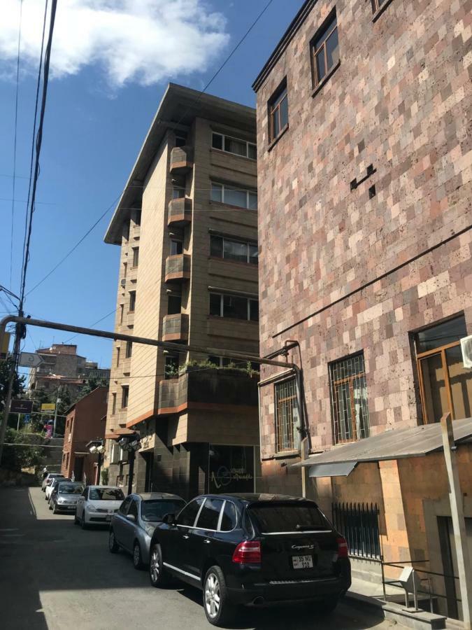 יירבאן Comfortable Apartment In Center מראה חיצוני תמונה